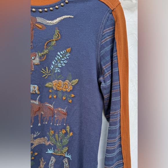 Double D Ranch - Embroidered detail Western Graphic Long Sleeve Shirt - Size M - Picture 9 of 16